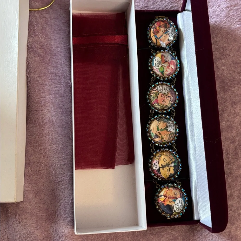 NIB Comic Drama Novelty Bracelet